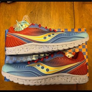 Saucony Kinvara 11, Men’s size 11, Red/Teal Color